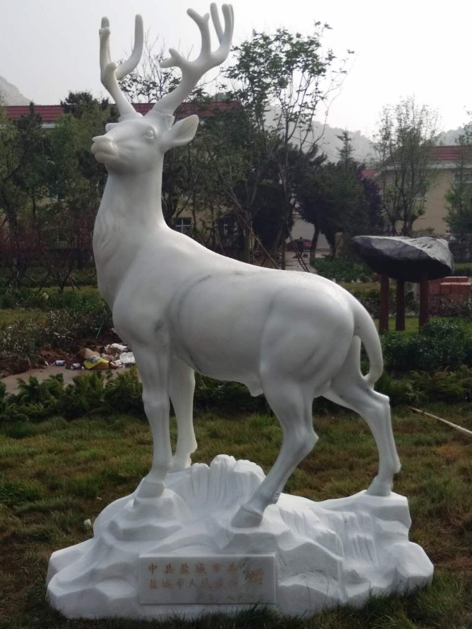汉白玉麋鹿雕塑
